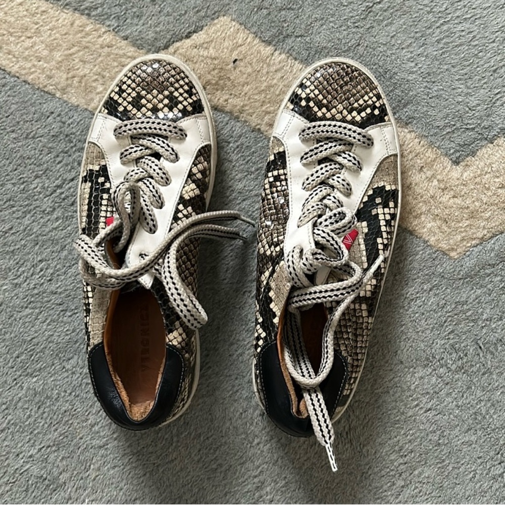 Veronica beard Snakeskin Pattern Sneakers with White and Black Accents size 7.5